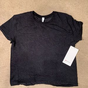 NWT! Lululemon Train to Be Tee in Black Ripple